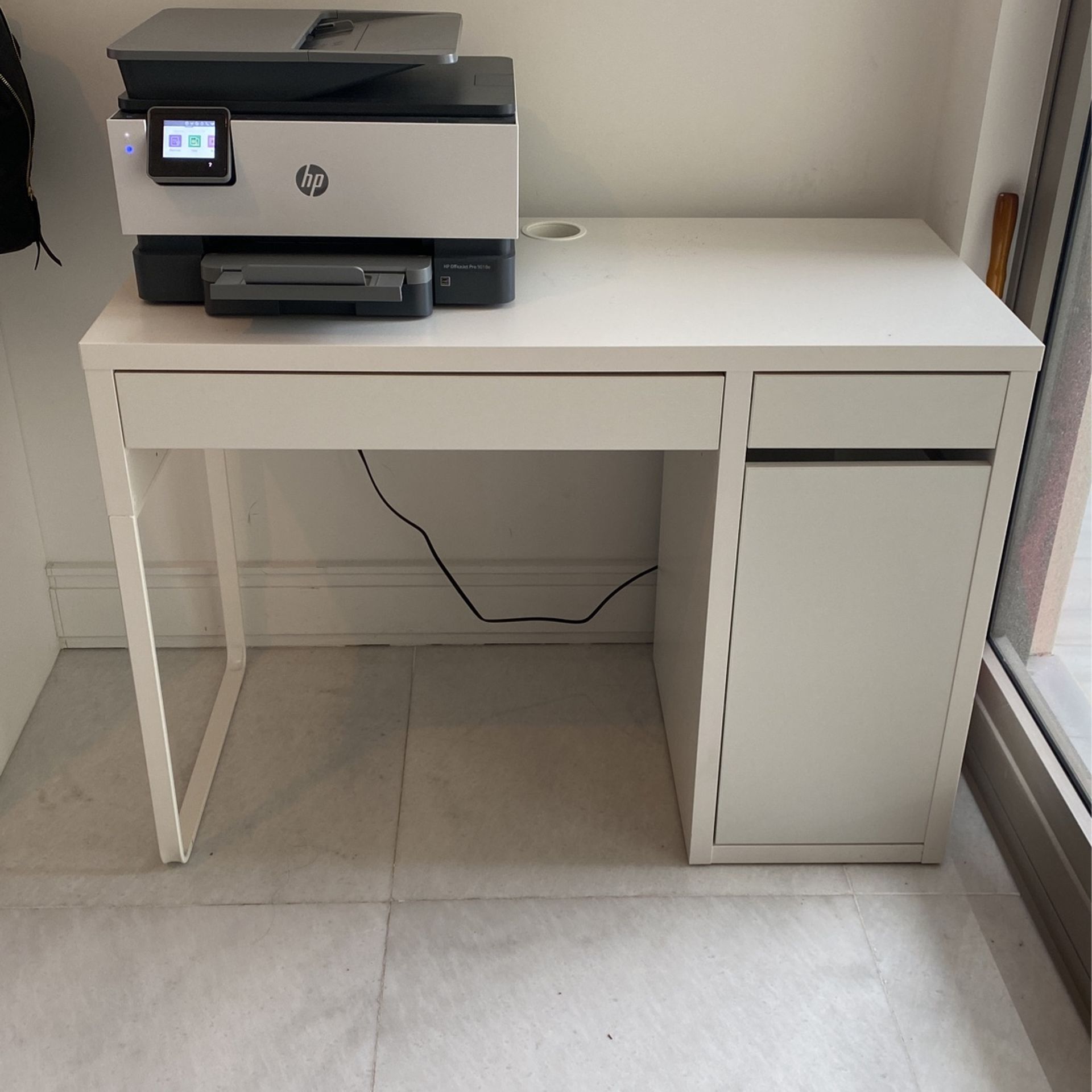 White Desk for Sale in Miami, FL OfferUp