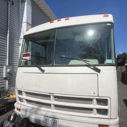 1993 Fleet 33’ Camper Hardly Used 