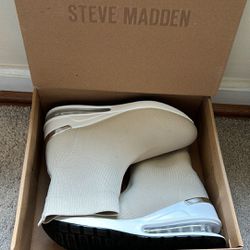 NWT Steve Madden  flat sneakers for women