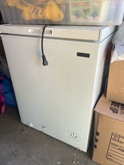 Vissani White Chest Freezer