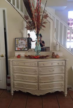 Beautiful pearl accent dresser with mirror