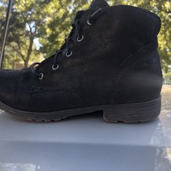 Black Boots 