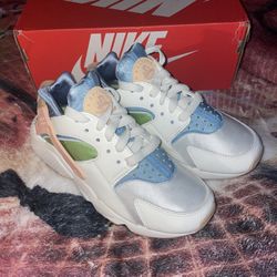 Nike Air Huarache Size 6 Women’s (4.5 Kids) 