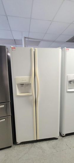 Frigidaire Side‑by‑Side Fridge – Ice & Water, White, Clean