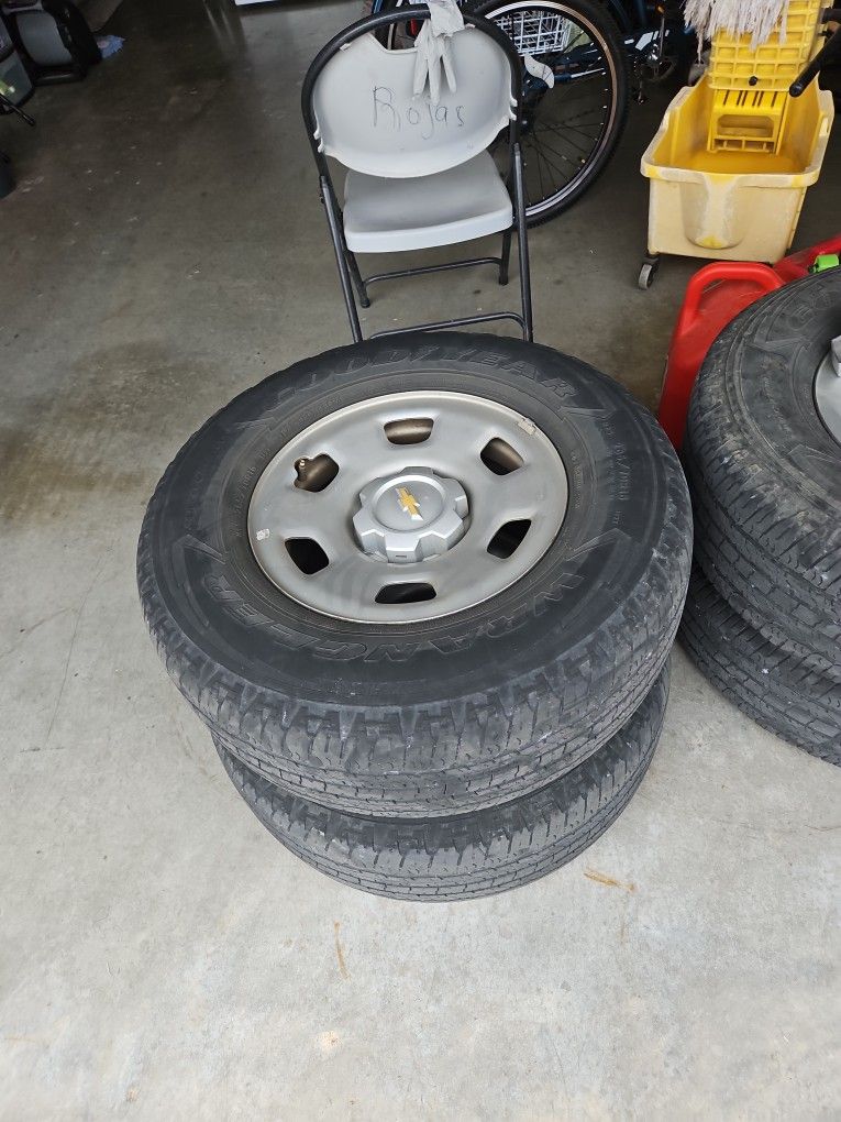Stock Chevy Colorado 16in Hub Caps (4) Wheels