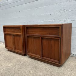 Pair of Mid-Century Modern Walnut Nightstands / End Tables by John Keal for Brown-Saltman