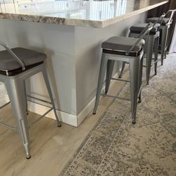 4 Countertop Chairs