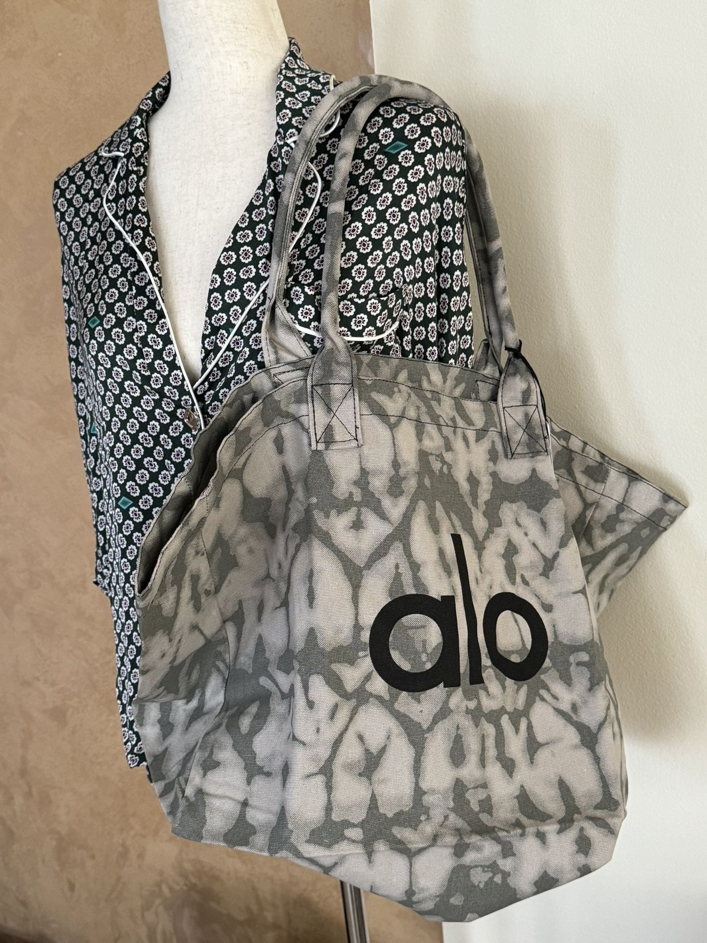 Alo Yoga Tie Dye Shopper Tote, Beach Bag, Shopping Bag New With Present π
