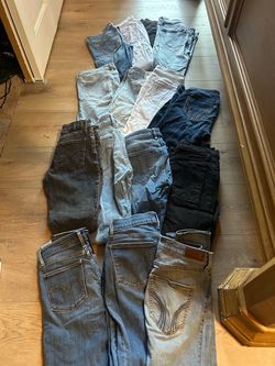 16 pairs of Hollister/Levi/American Eagle jeans