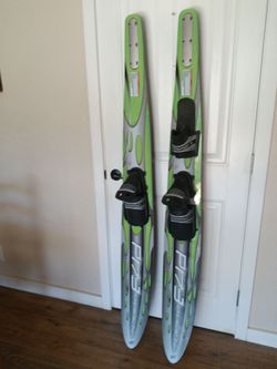 Water skis