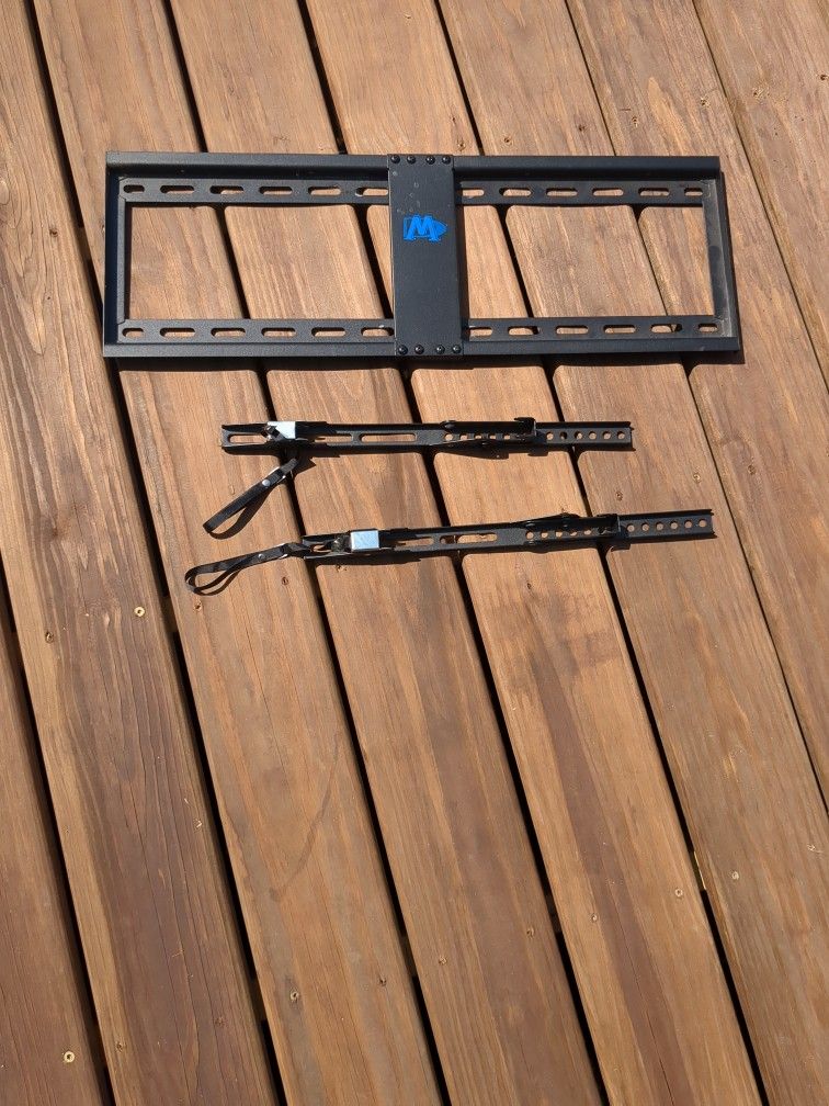 Adjustable TV Mount 