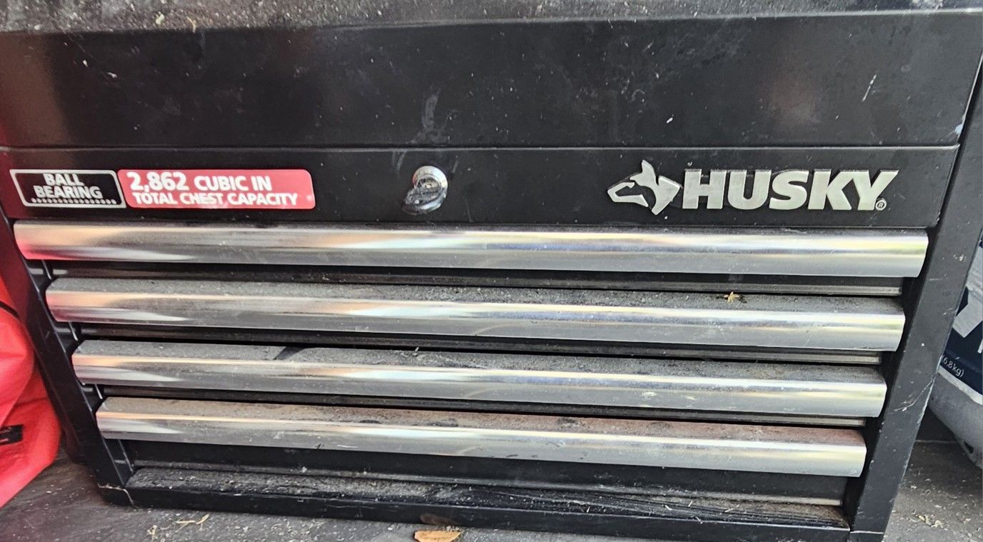 Husky 2862 Cubic Inch Tool Chest With Tools