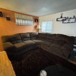 SECTIONAL COUCH 