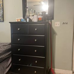 Black Solid Wood Dresser With Fancy Black Mirror 