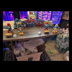 Vintage Smurf train set with four vintage Pacific Smurfs with tables and accessories