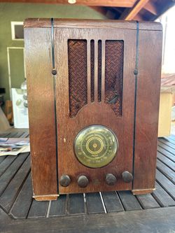 Emerson Antique AM Radio