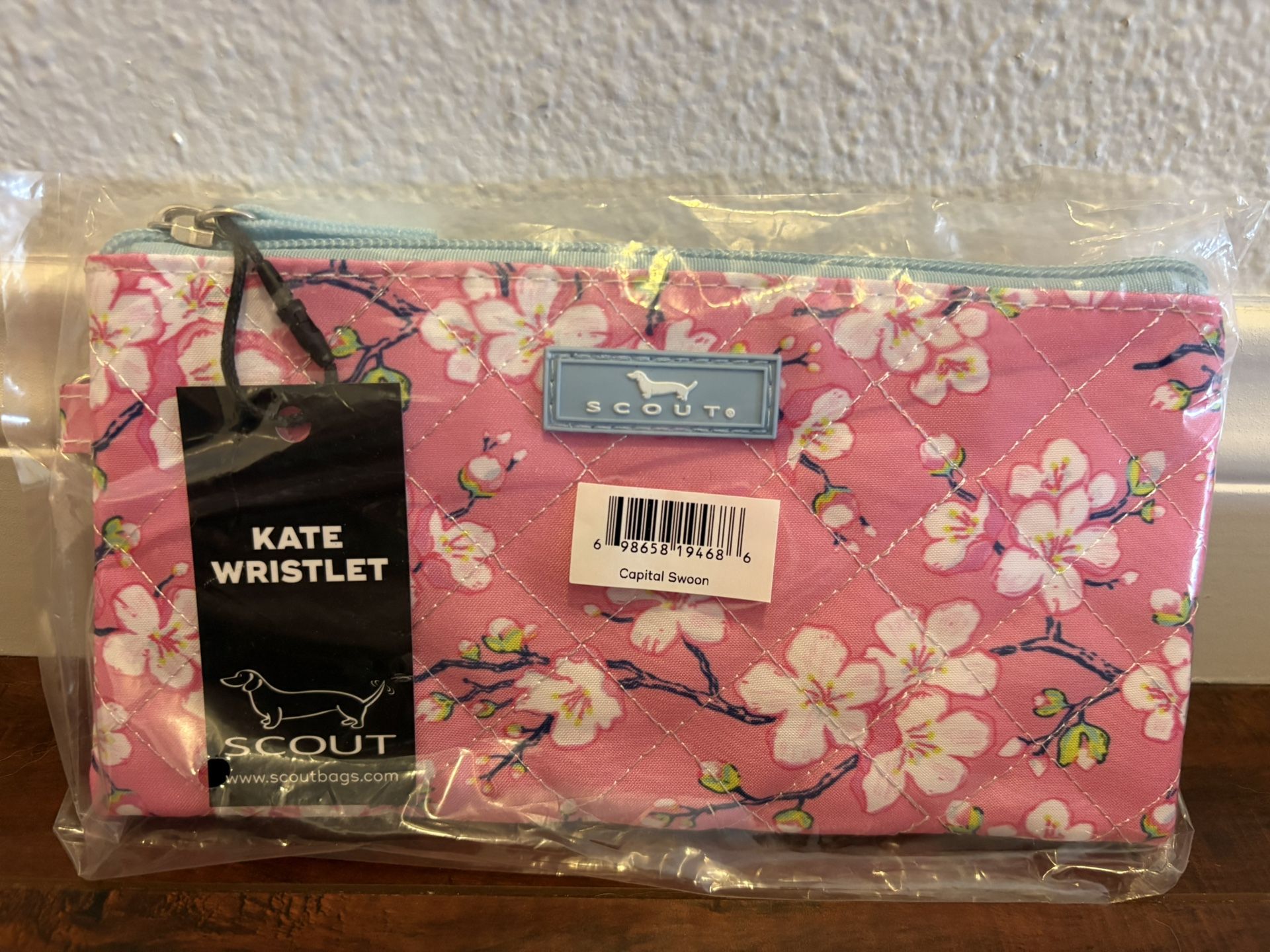 New Scout Kate Wristlet, Capital Swoon