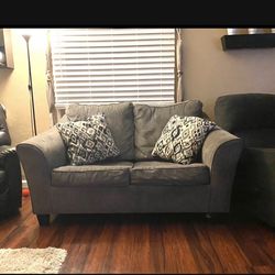 Love Seat  Couch Like New, Extremely Clean.  DIMENSIONS: 61”X39”X29”  Pick Up In Van Nuys CA.