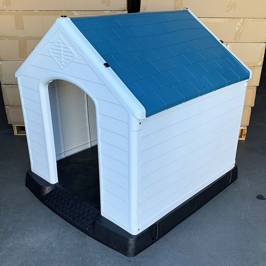 (New) $130 Extra Large Outdoor Indoor Waterproof Plastic Dog House 42”x42”x45”
