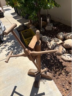 Antique primitive wooden yarn winder/spinning wheel.