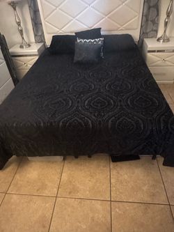 Black bedding set