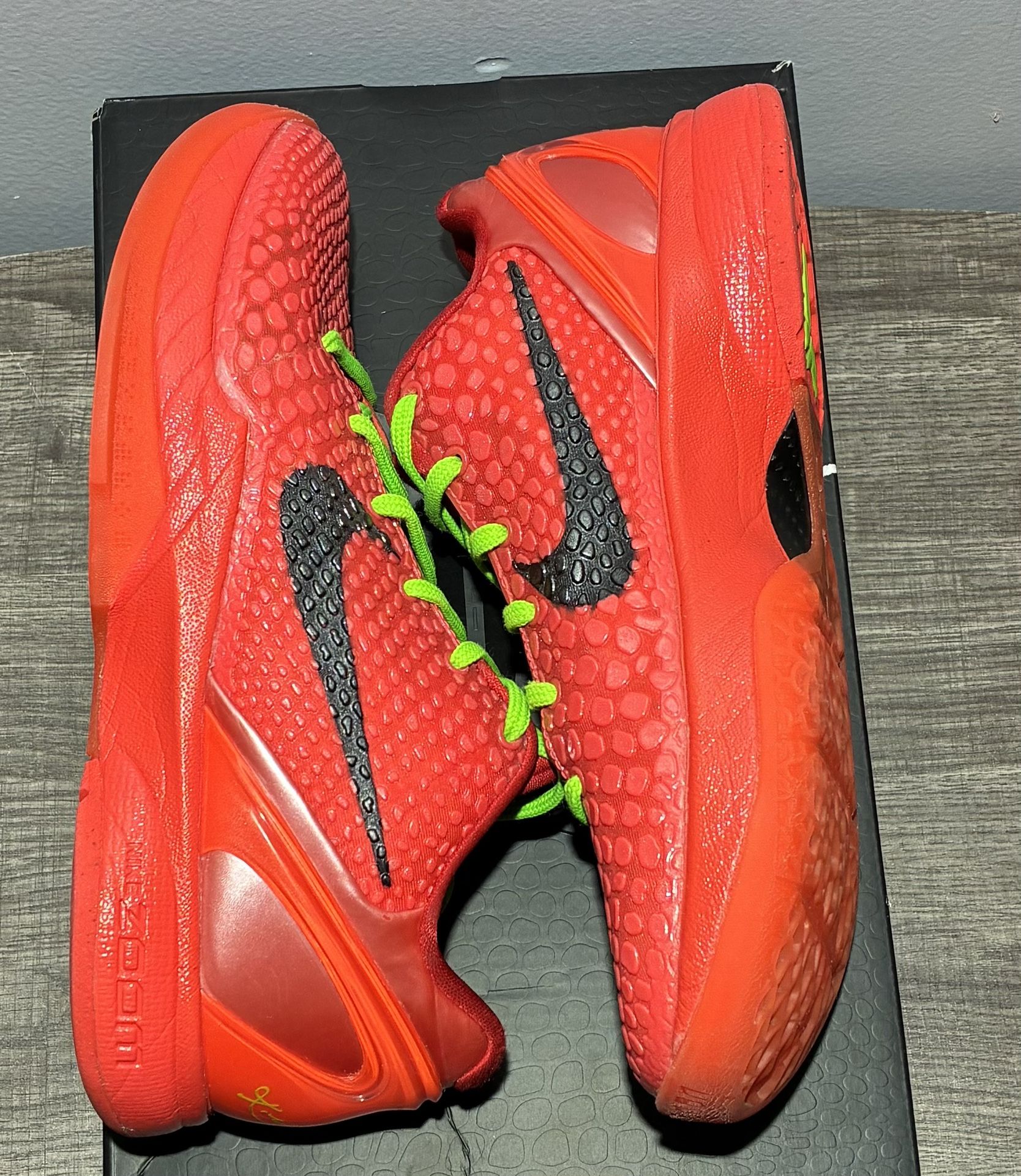 Size 6 - Reverse Kobe Grinch