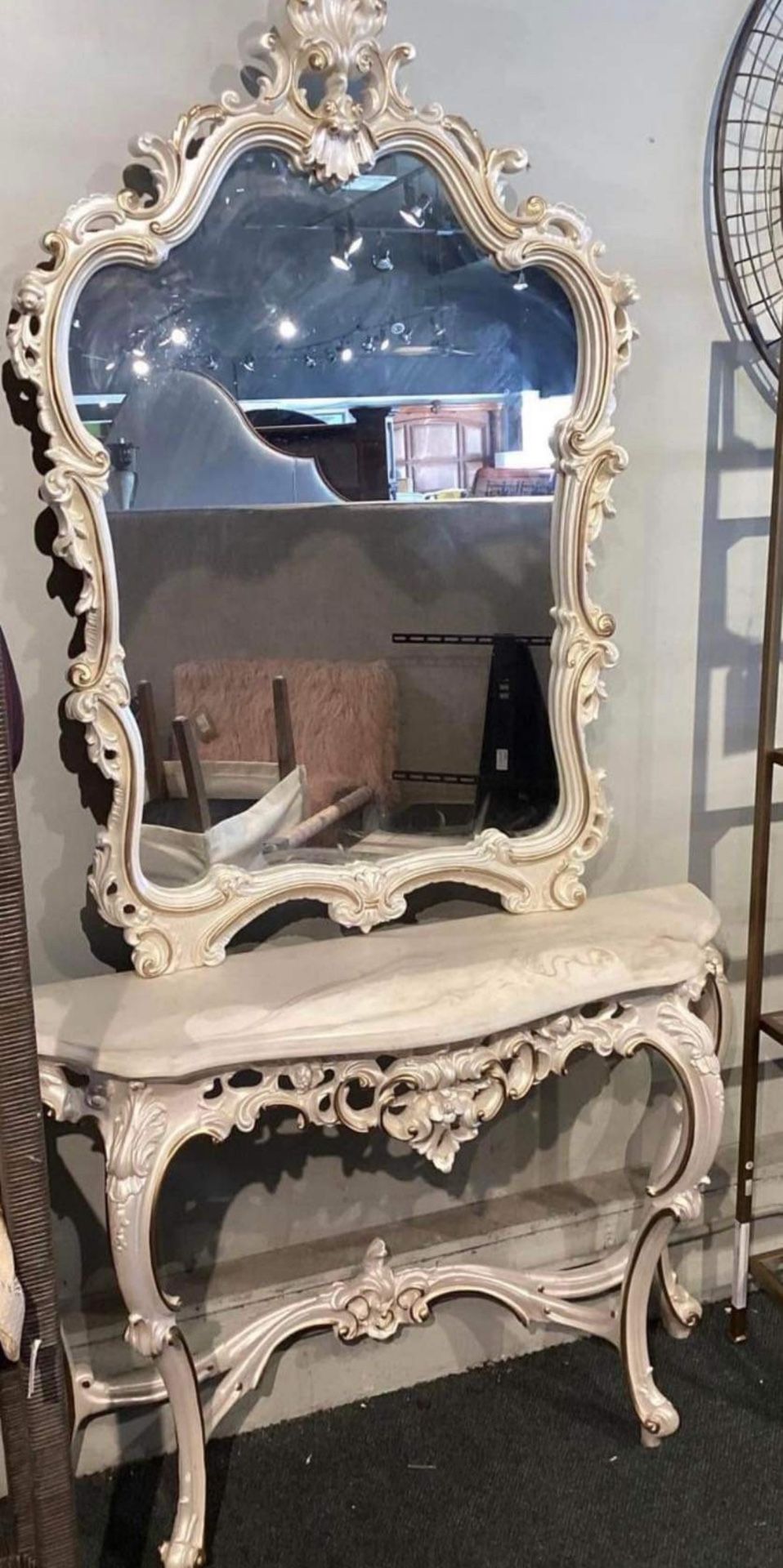 Entry Table And Mirror