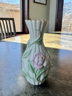 Vintage Lenox The Sentimental Pink Rose Porcelain Bud Vase with 24k Gold Trim