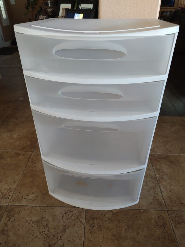 Large Storage Plastic Container $15.00 See My Other Offers Must Pick Up Cash Only