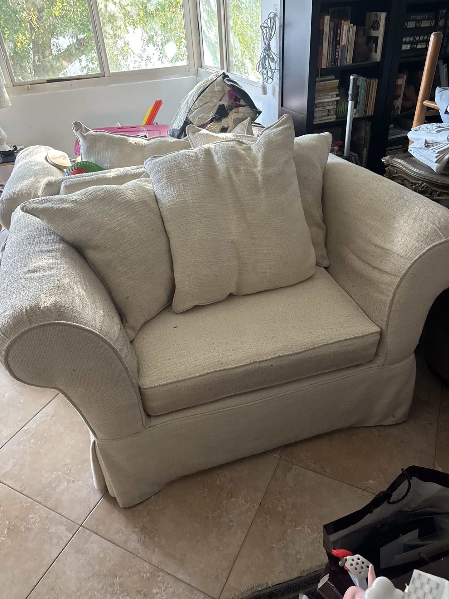 FREE  Oversized Armchairs 2