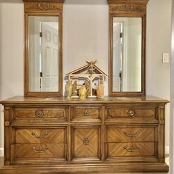 Vintage Thomasville Triple Dresser, Delivery Available 