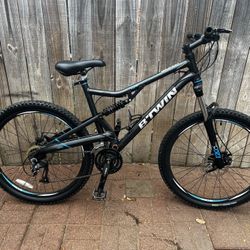 B-TWIN MOUNTAIN BICYCLE 26”