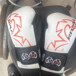 Looking to trade for mexican gloves / cleto reyes / no boxing no life