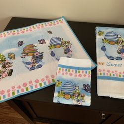 Knome Kitchen Set, Yard Stakes & Earrings 