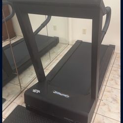 Full Size Treadmill - Gym - 15% Incline