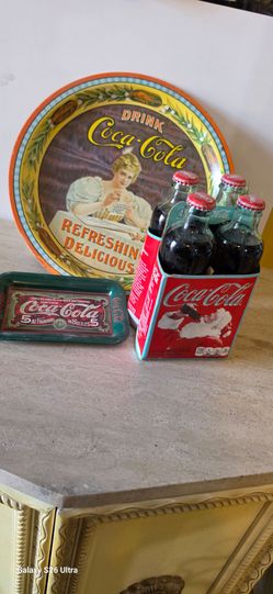 Coca-Cola Special Edition Vintage 125 Year Anniversary Bottle Santa 4 Pack and tin box and 2 tray