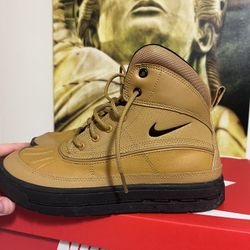 Men’s Size 6 Nike Woodside 2  High (GS) Boots 