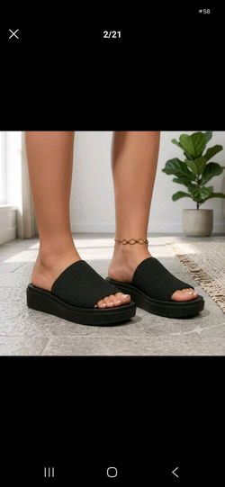 Size 7 y2k sandals
