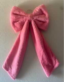 FREE pink bow room decor