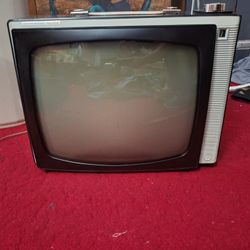 *Rare* VINTAGE RCA VICTOR 18 INCH PORTABLE TV 