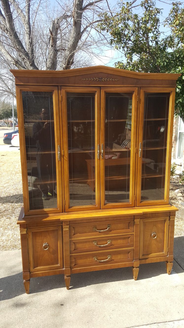 Thomasville Hutch China Cabinet Antique Vintage 1965 For In Grand Prairie Tx Offerup