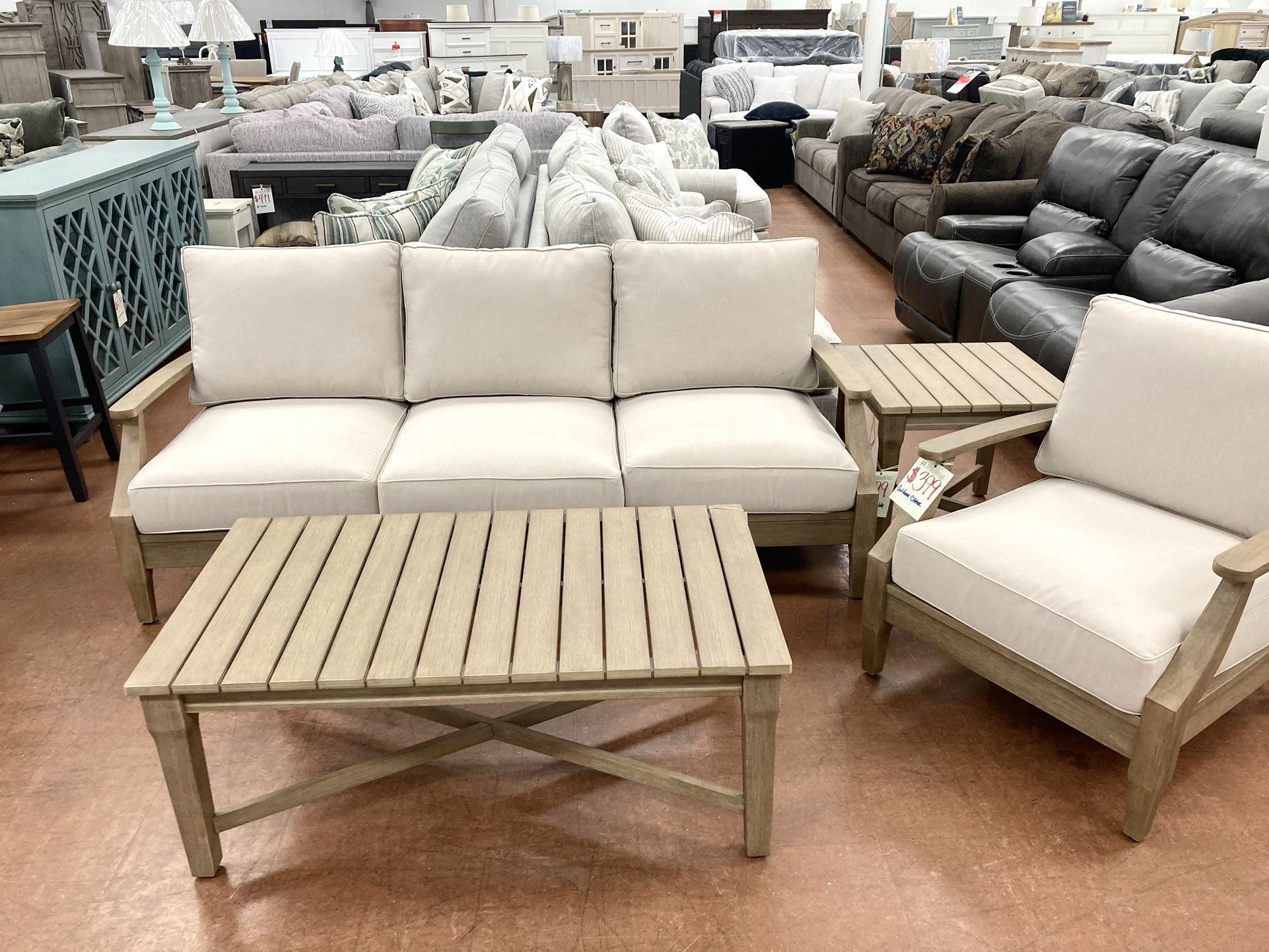 New 4 Piece OUTDOOR Set