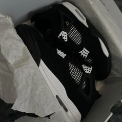 Air Jordan 4 Retro White Thunder 