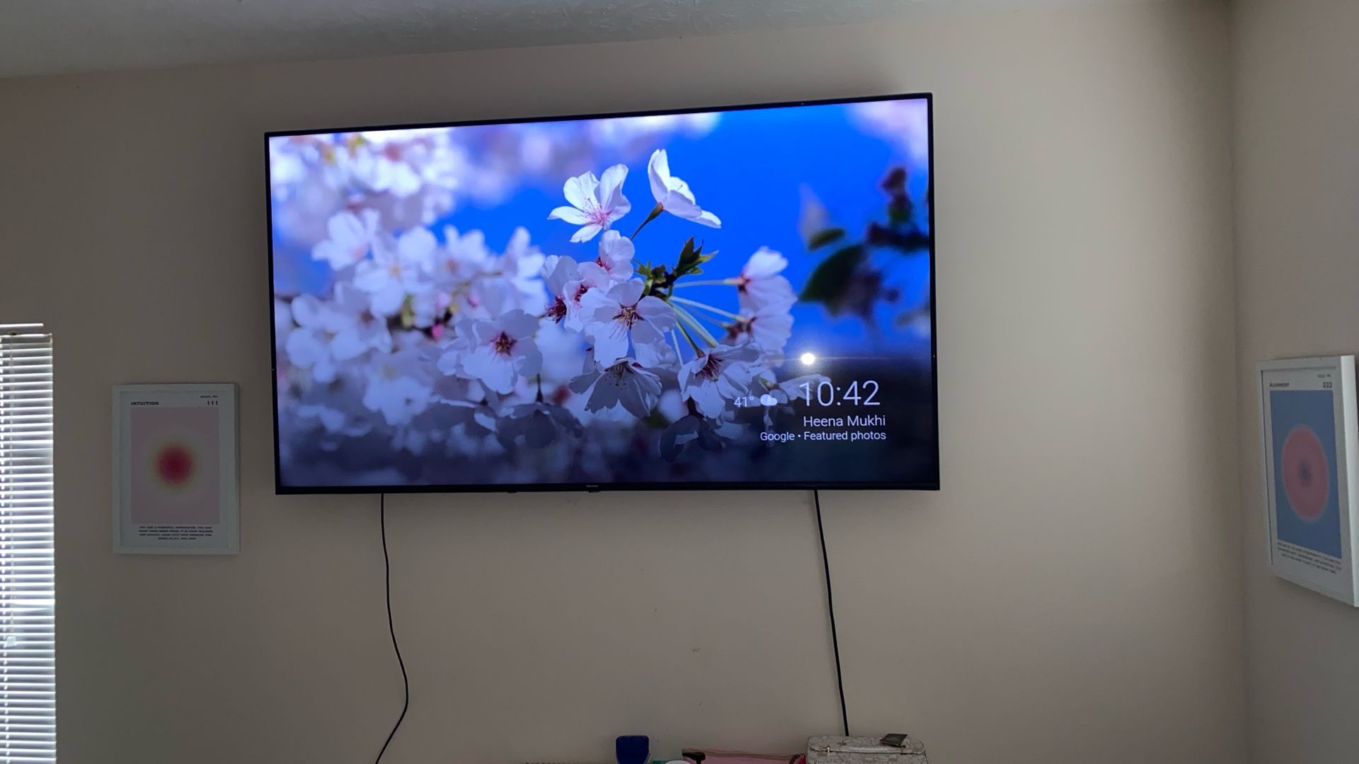 75 Inch hisense tv ( Mount Included ) Barely Used