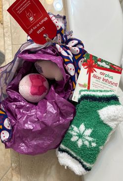 Lush Bath Bombs Gift Set with Aloe Socks