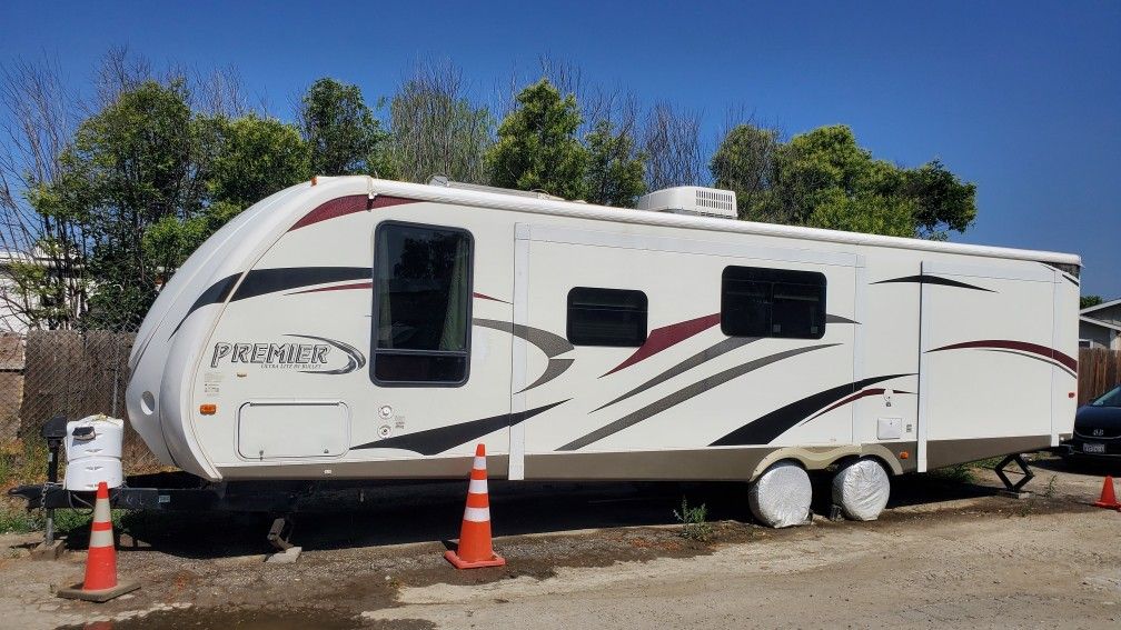 2011 Keystone Bullet Premier Ultra Light