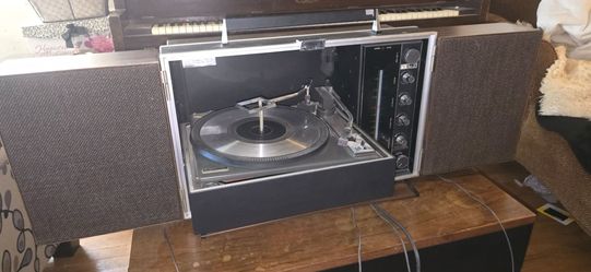 1970 GE Trimline Portable Stereo System
