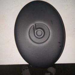 Beats Case By Dre Nothing Inside The Case In Good Condition Asking $$10
