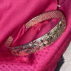 A very nice diamond cut bangle sterling silver