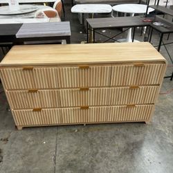 9-Drawer Dresser Wood Wide Chest Of Drawers(damaged)